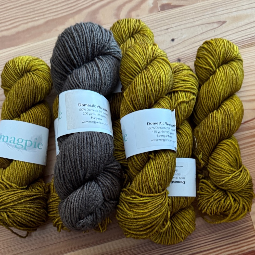 Magpie Domestic Worsted Yarn 
6 skeins 175 yds each & a bonus  color 200yds